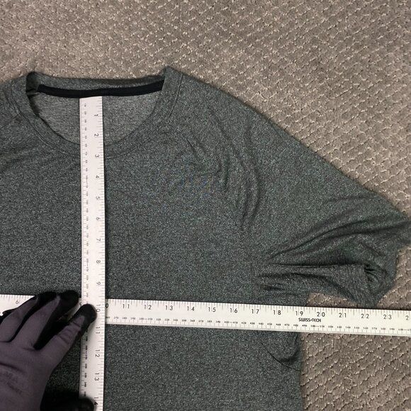 Lululemon Shirt Men's Gray Heather DrySense Mesh Short Sleeve Performance Gym - Picture 7 of 9